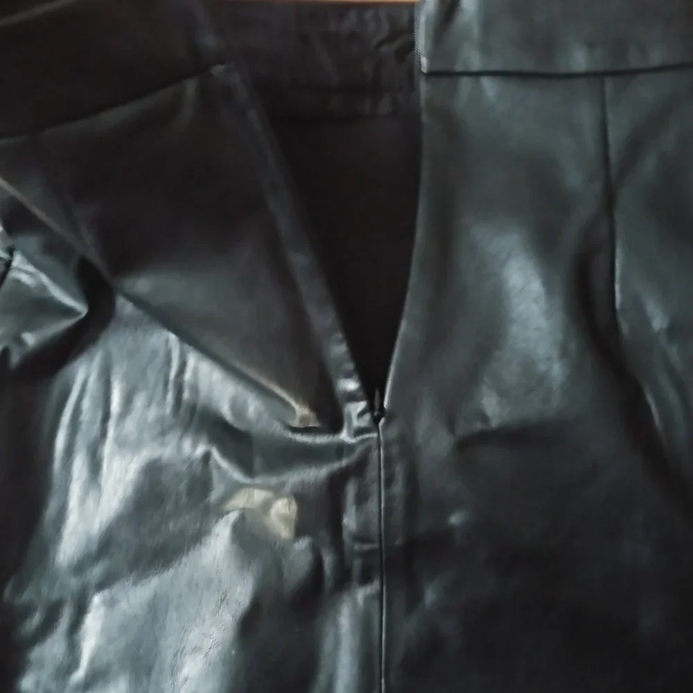 Stradivarius faux leather mini skirt - Picture 2 of 6